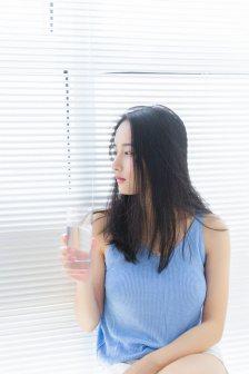 囚禁空姐欧美电影在线播放